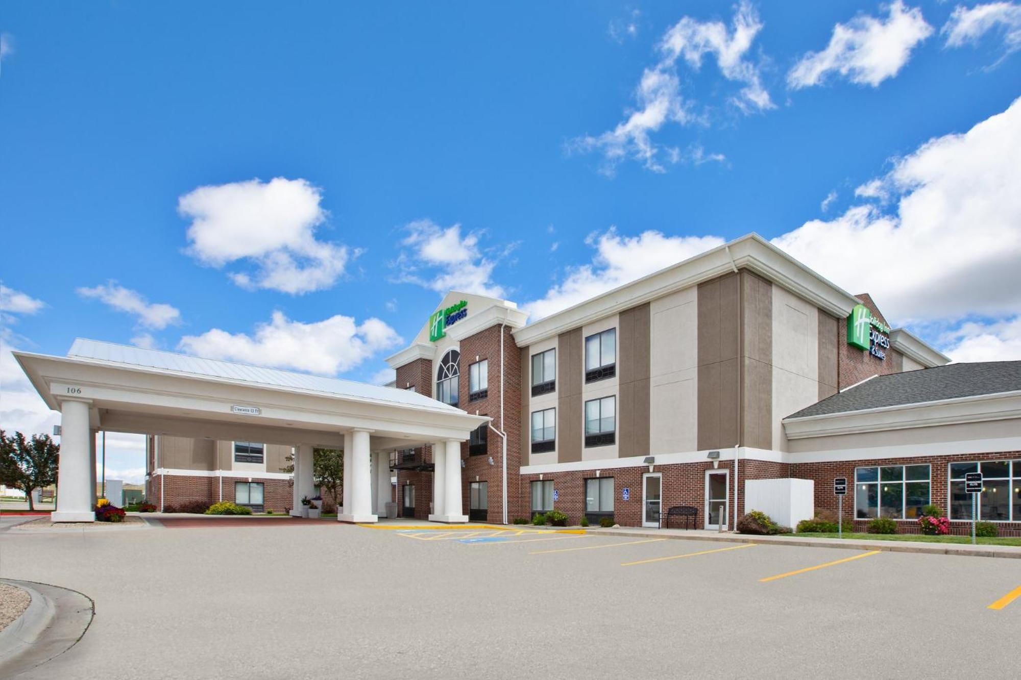 Holiday Inn Express & Suites Buffalo, An Ihg Hotel Exterior foto
